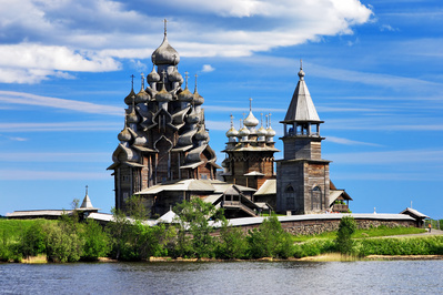 Eglise en bois sur l'île de Kiji, Carélie, Russie