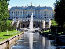 Fontaine et façade du palais Péterhof, Russie