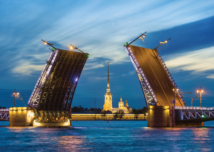 Levée des ponts à Saint-Pétersbourg, Russie