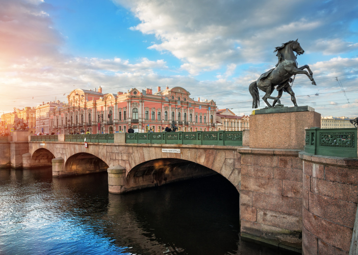 Pont Anichkov à Saint-Pétersbourg