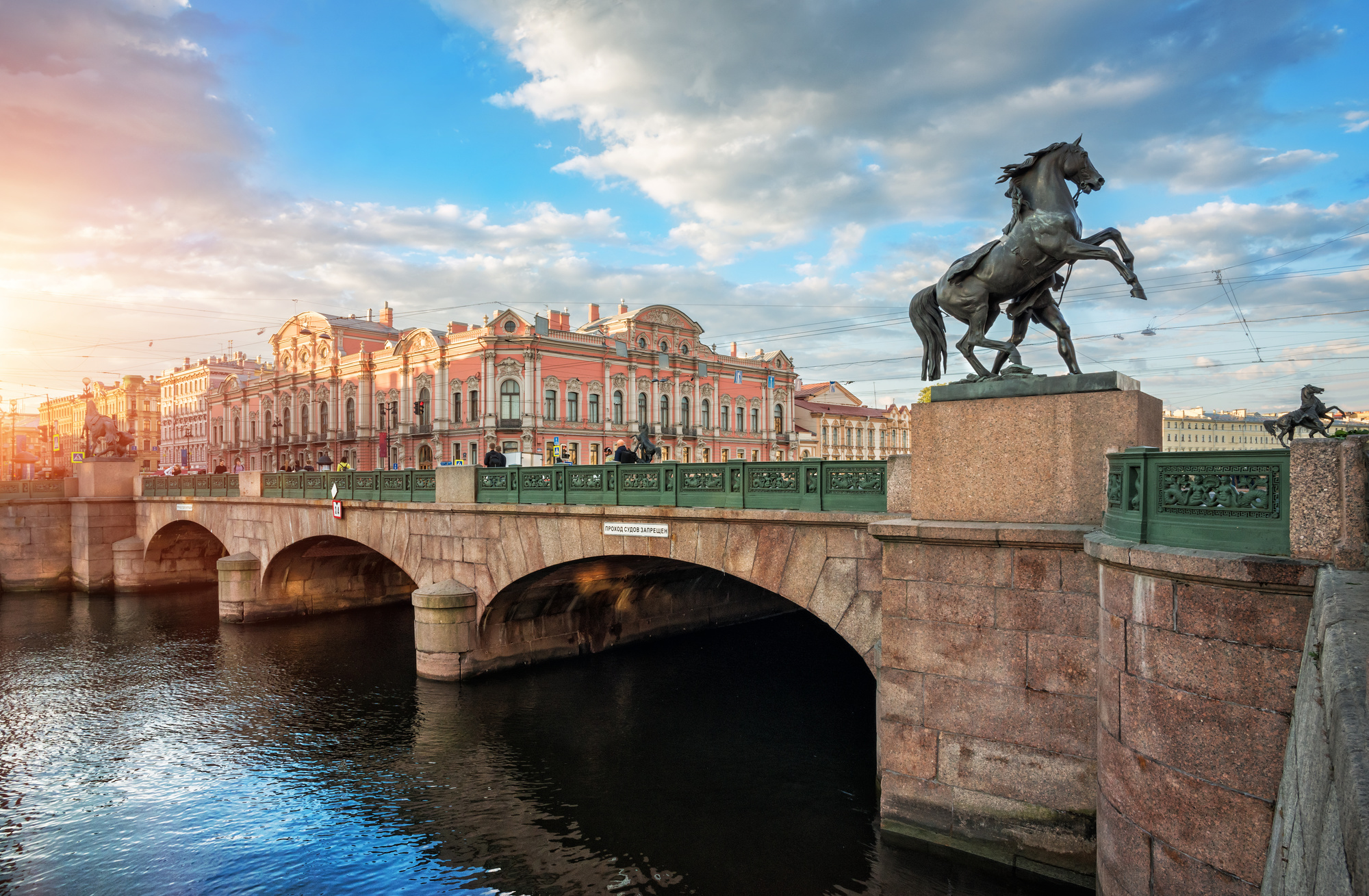 Санкт петербург. Аничков мост в Санкт-Петербурге. Аничкин мост в Санкт-Петербурге. Аничков мост Питер. Река Фонтанка Аничков мост.