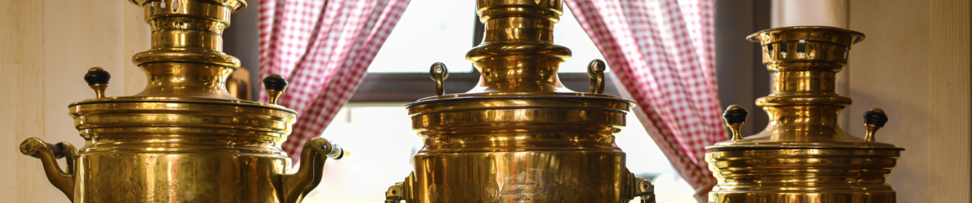 Vieux samovar russes