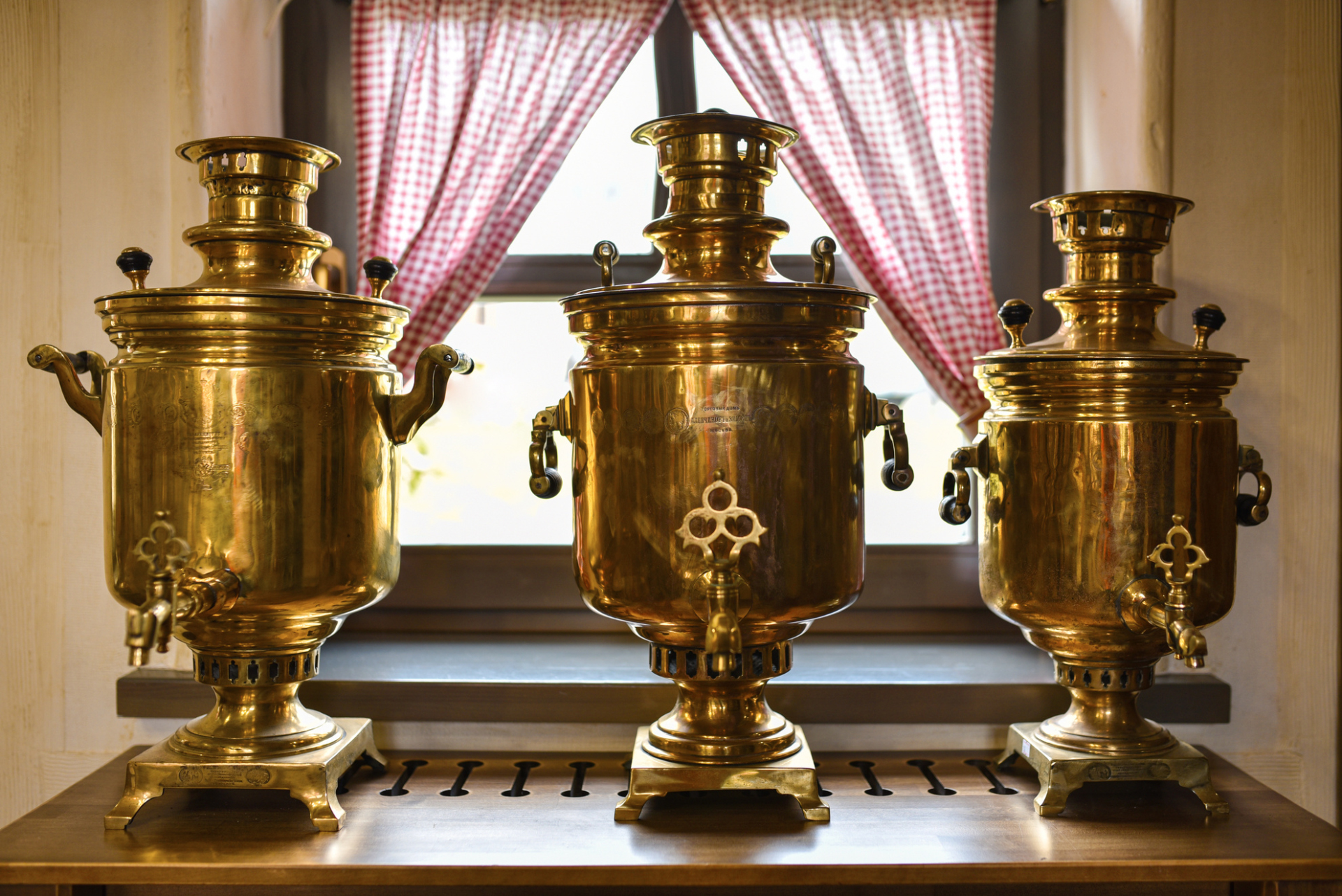 Vieux samovar russes