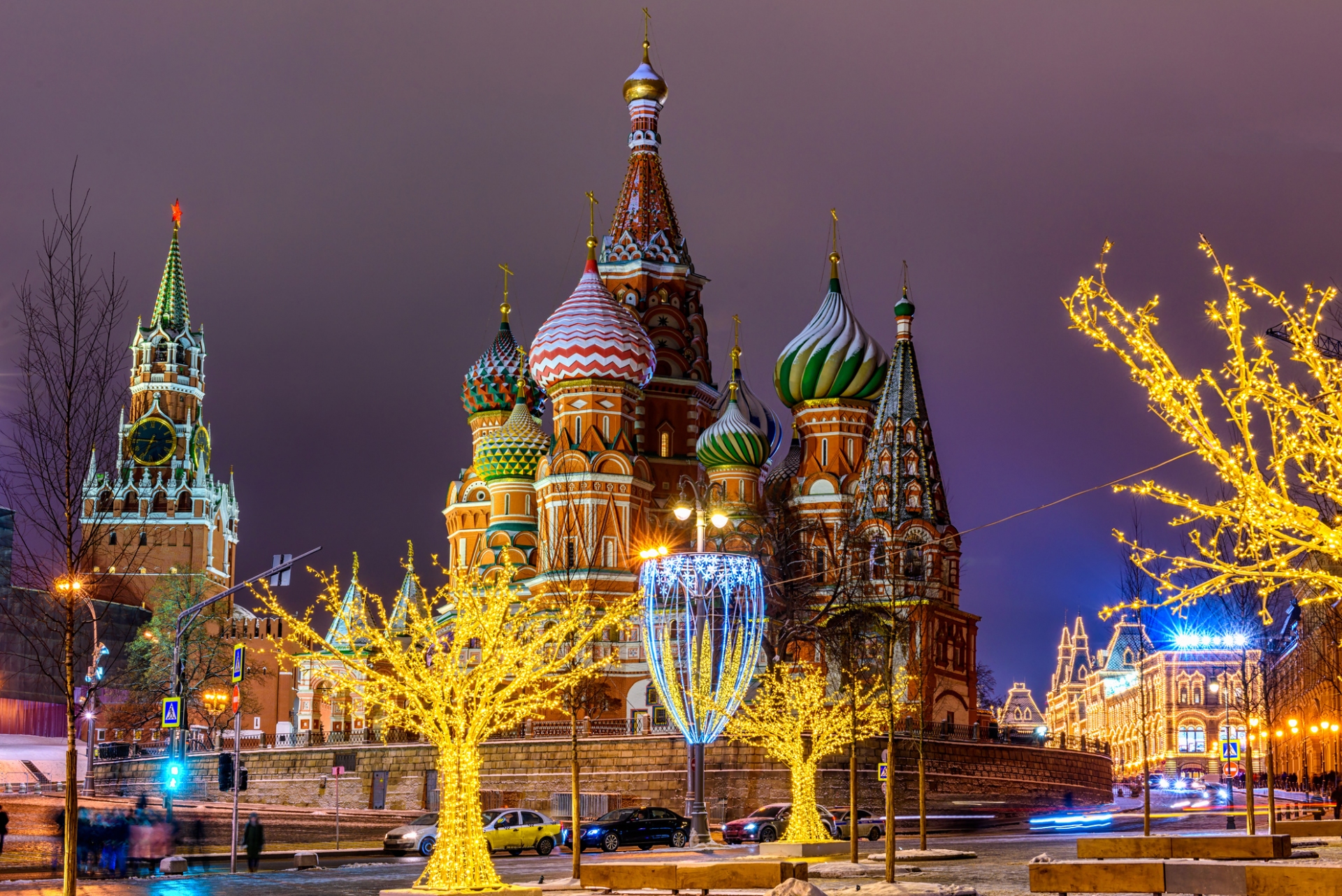 https://www.terres-de-russie.com/uploads/sites/28/2021/06/tour-spasskaya-et-kremlin-moscou.jpeg